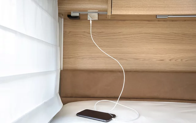 LMC detailaufnahme-cruiser-usb-leiste-handy